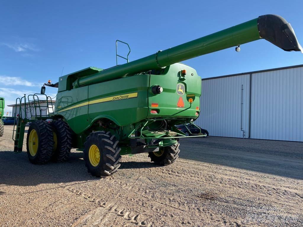 John Deere S 680 Ražas novākšanas kombaini