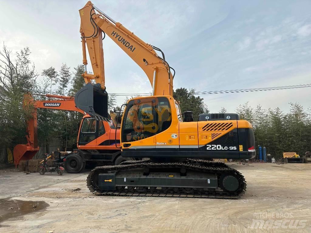 Hyundai R220 Kāpurķēžu ekskavatori