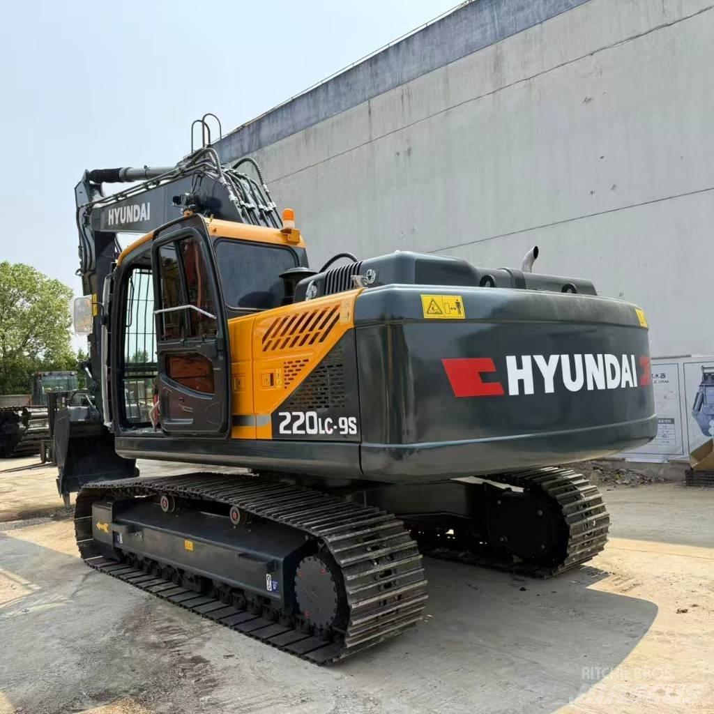 Hyundai R220LC-9S Vidēja lieluma ekskavatori 7 t - 12 t