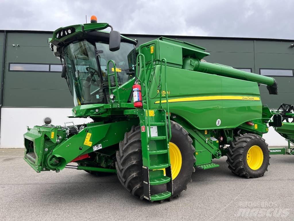 John Deere T 550 Ražas novākšanas kombaini