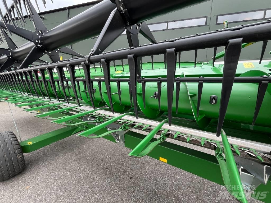 John Deere T 550 Ražas novākšanas kombaini