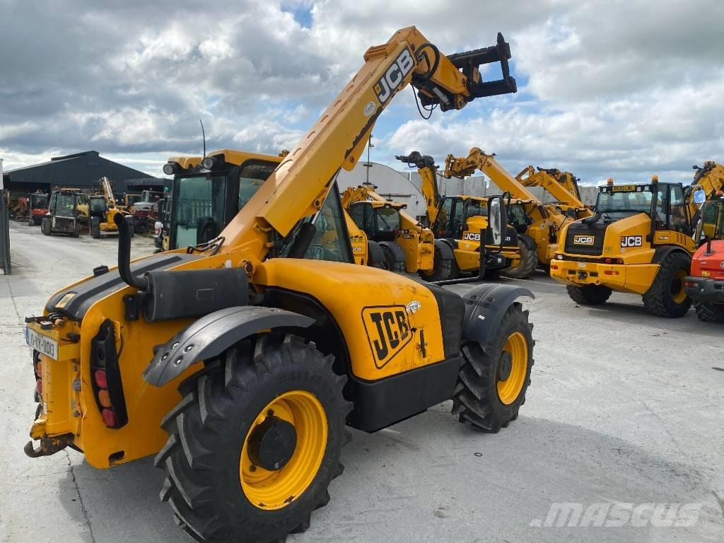 JCB 526-56 Lauksaimniecības pacēlāji