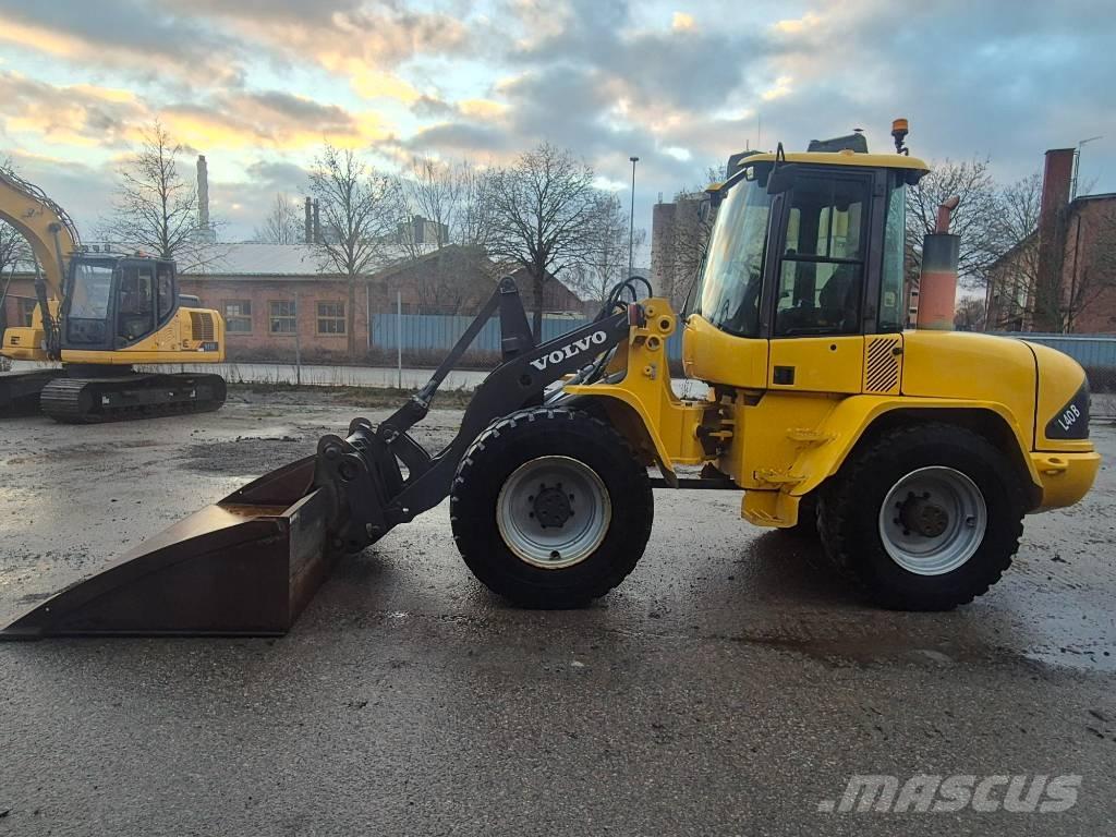 Volvo L 40 B Iekrāvēji uz riteņiem
