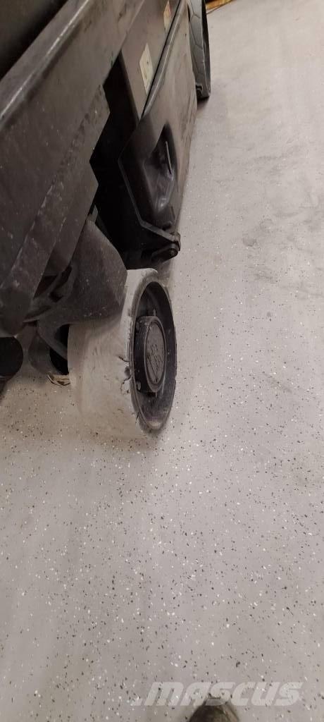 JLG 2630 ES Šķerveida pacēlāji