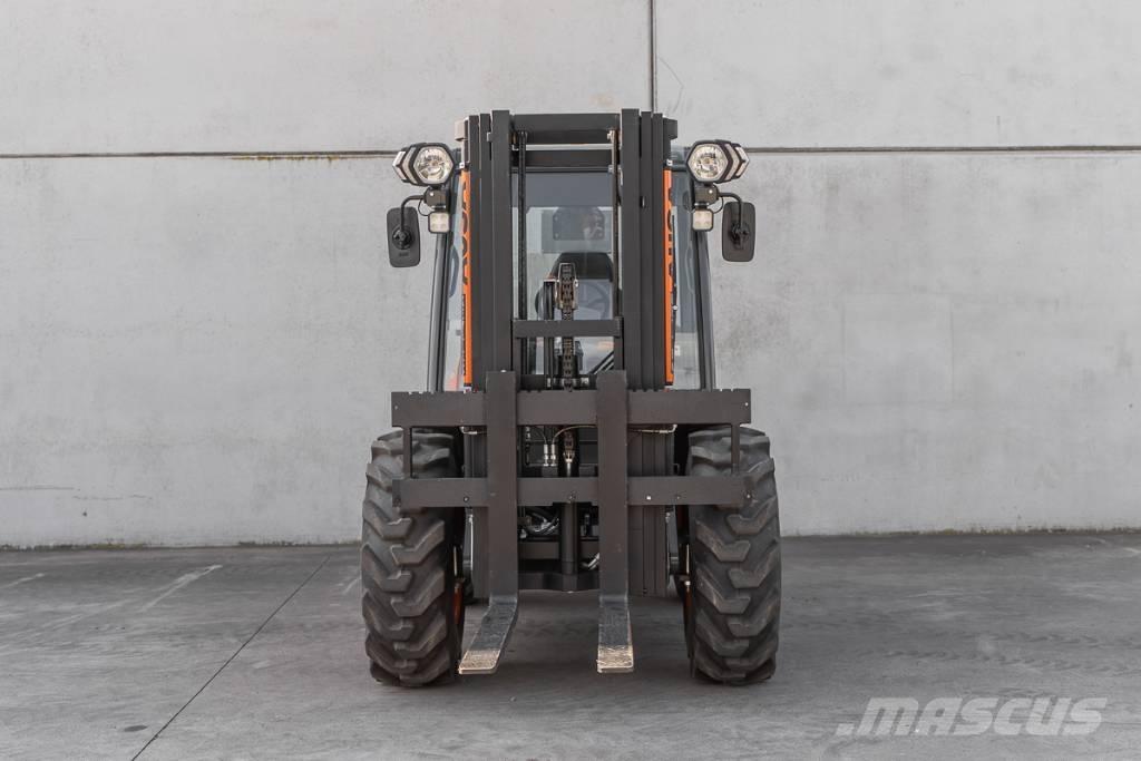 Ausa C 251 H x4 Tehnika ar dīzeļa dzinēju