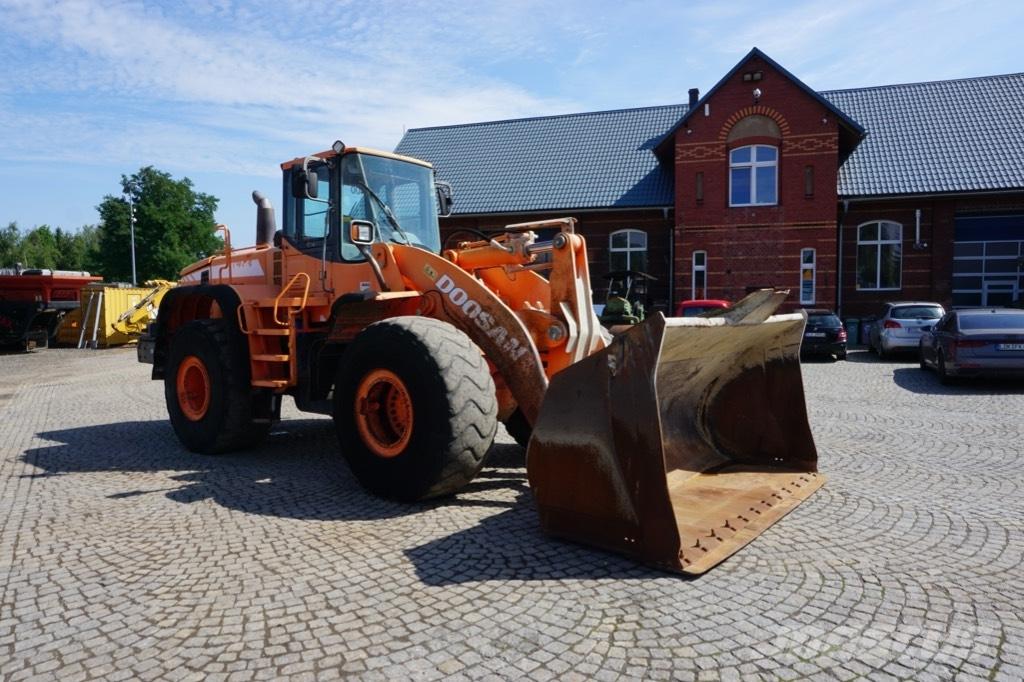 Doosan DL 400 Iekrāvēji uz riteņiem