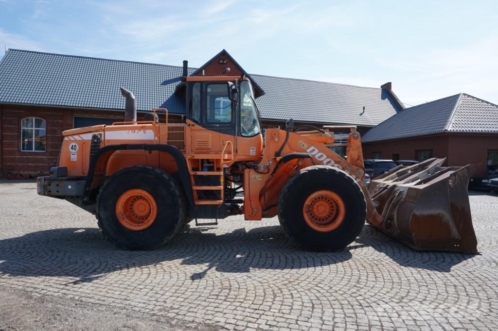 Doosan DL 400 Iekrāvēji uz riteņiem