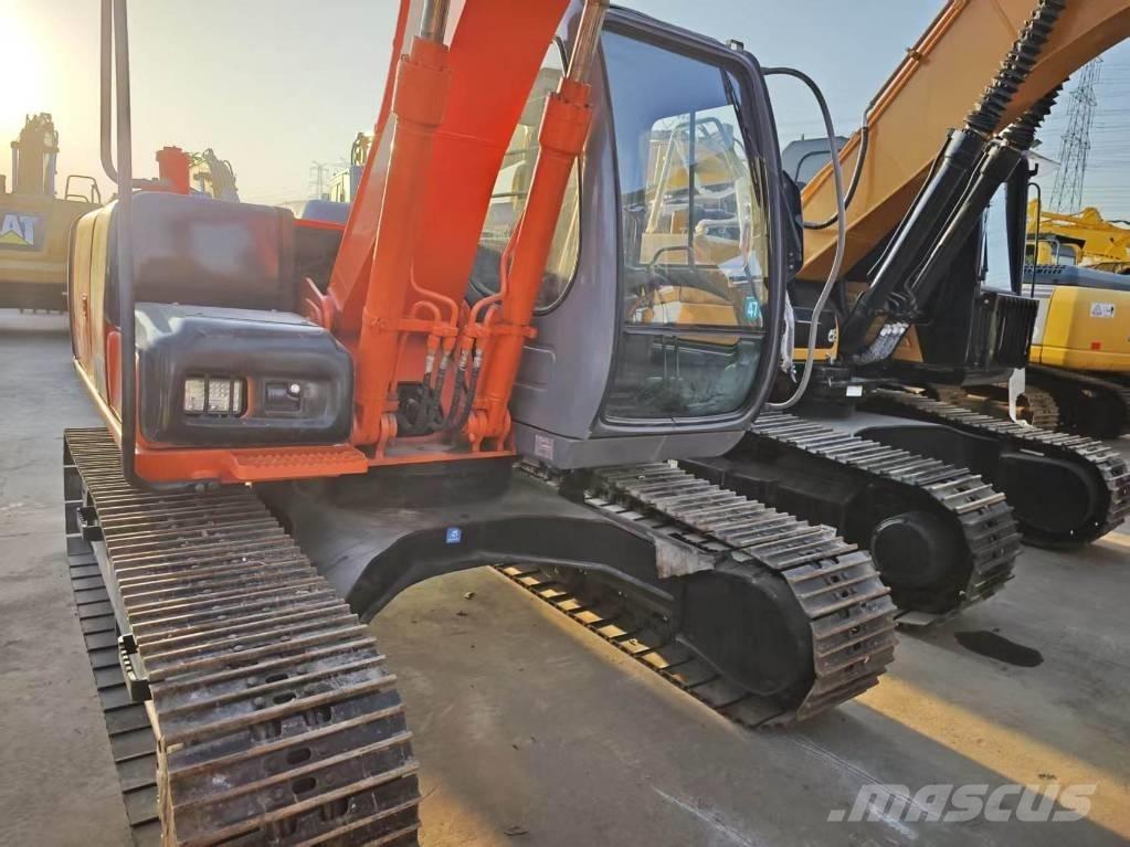 Hitachi ZX 120 Kāpurķēžu ekskavatori