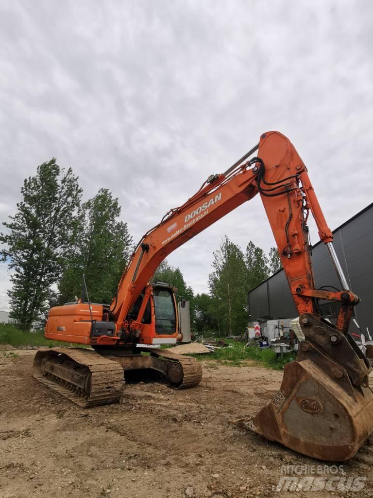 Doosan DX 225 LC Kāpurķēžu ekskavatori