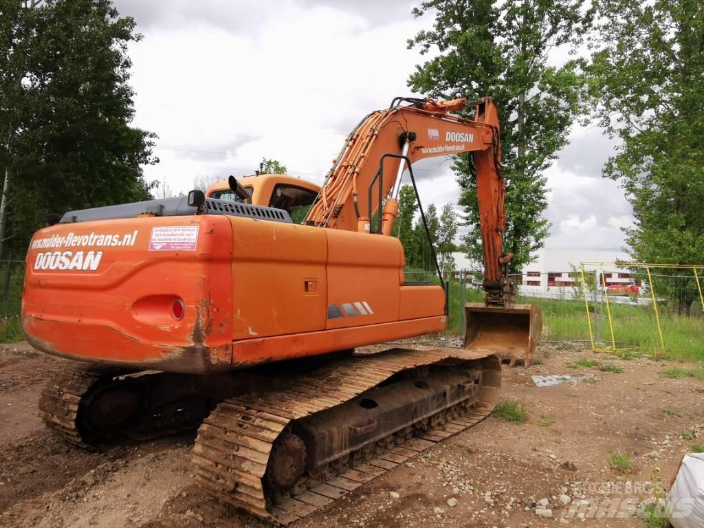 Doosan DX 225 LC Kāpurķēžu ekskavatori