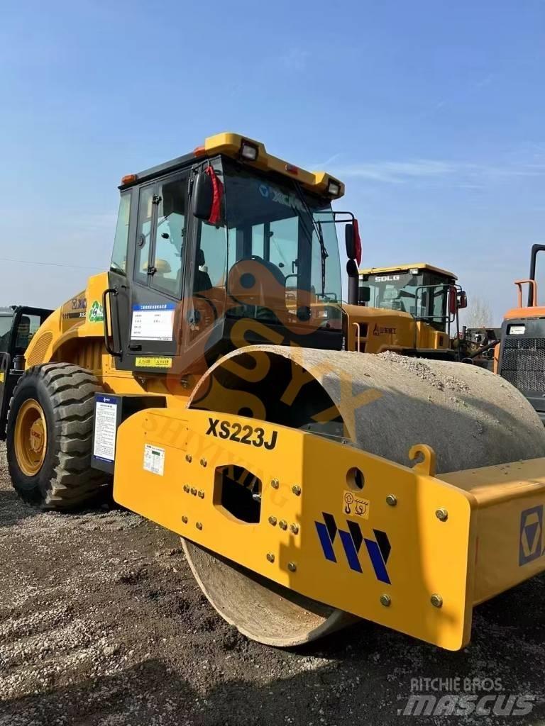 XCMG XS 233J Vienvalča grunts veltņi