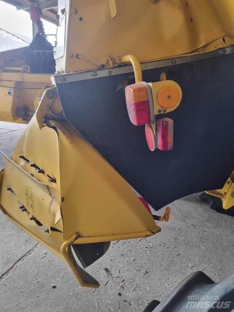New Holland TF 76 Ražas novākšanas kombaini