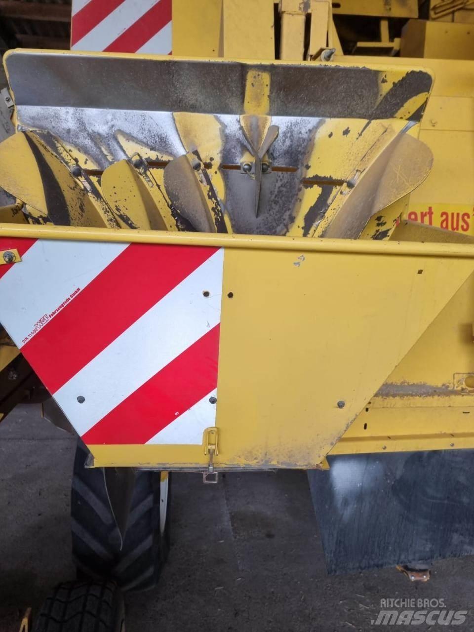 New Holland TF 76 Ražas novākšanas kombaini