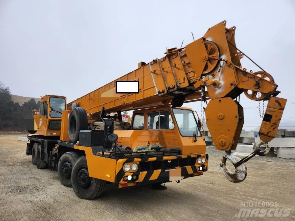 Hyundai HC 50 Visurgājēji celtņi