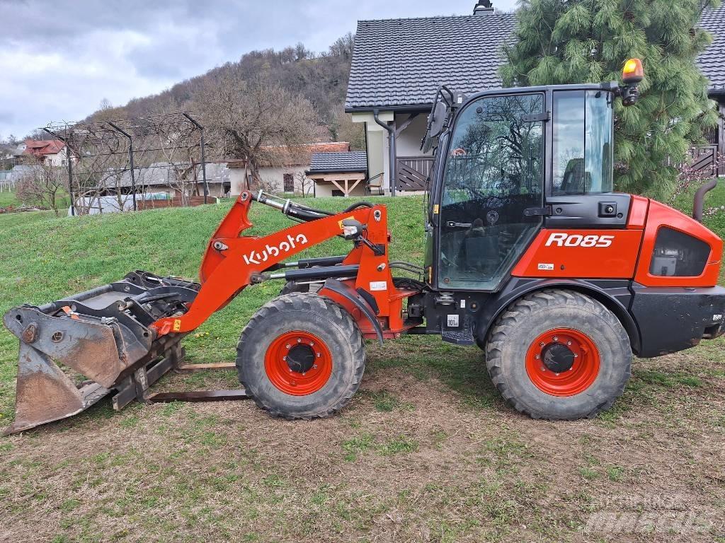 Kubota R 085 Iekrāvēji uz riteņiem
