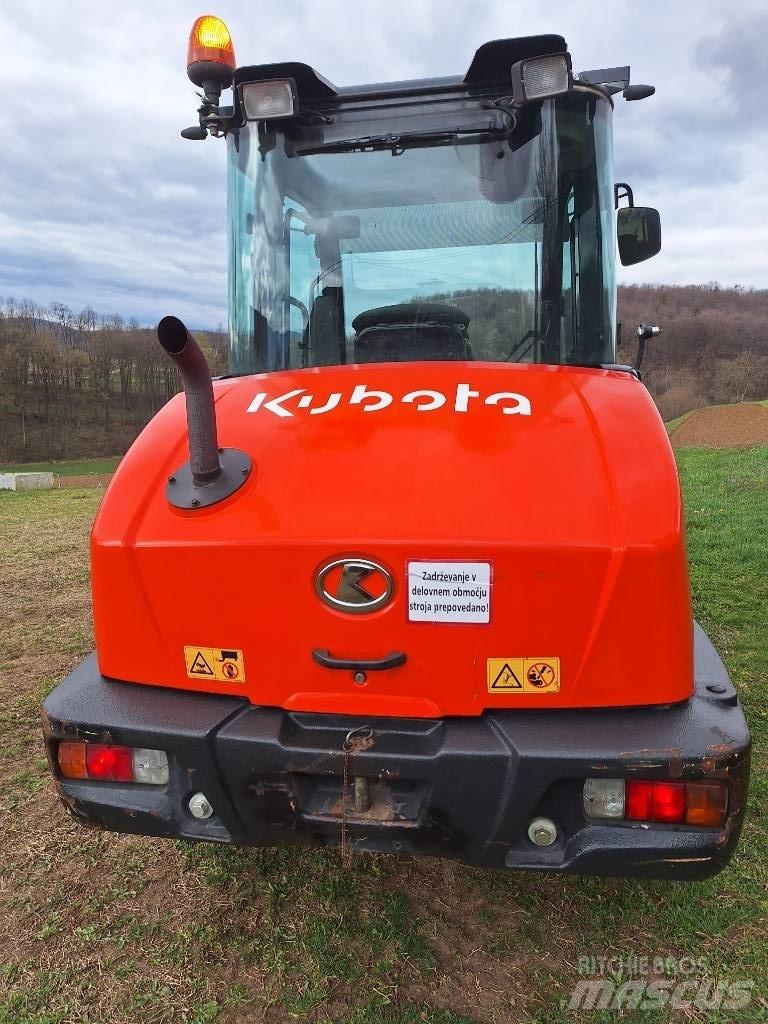 Kubota R 085 Iekrāvēji uz riteņiem