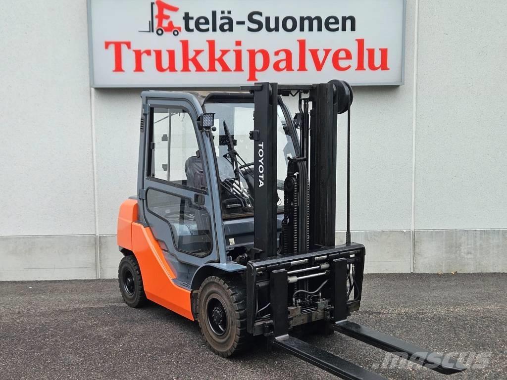 Toyota 02-8 FDF 25 Tehnika ar dīzeļa dzinēju