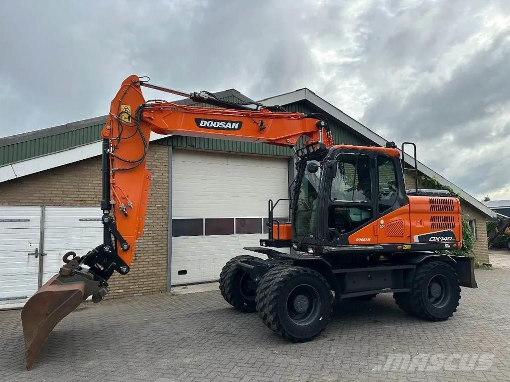 Doosan DX140W-5 Ekskavatori uz riteņiem
