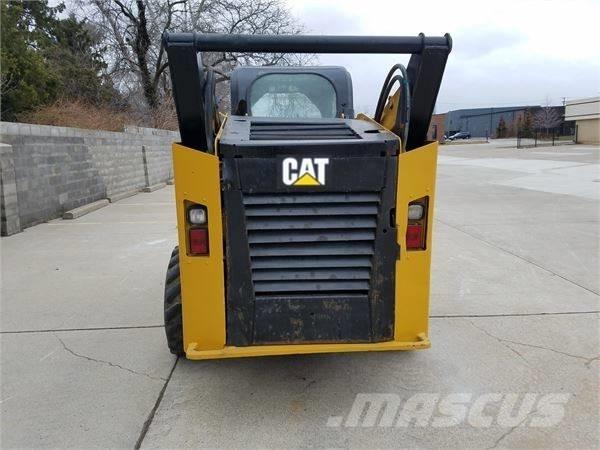 CAT 272 D Lietoti riteņu kompaktiekrāvēji