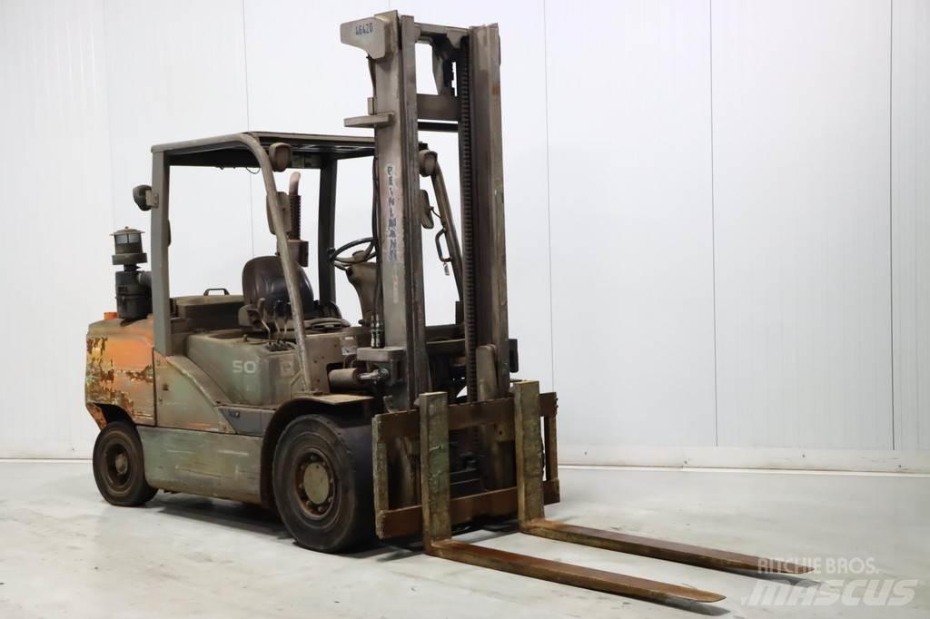 Doosan D50C-7 Tehnika ar dīzeļa dzinēju