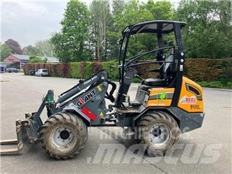 GiANT G2200E Lietoti riteņu kompaktiekrāvēji