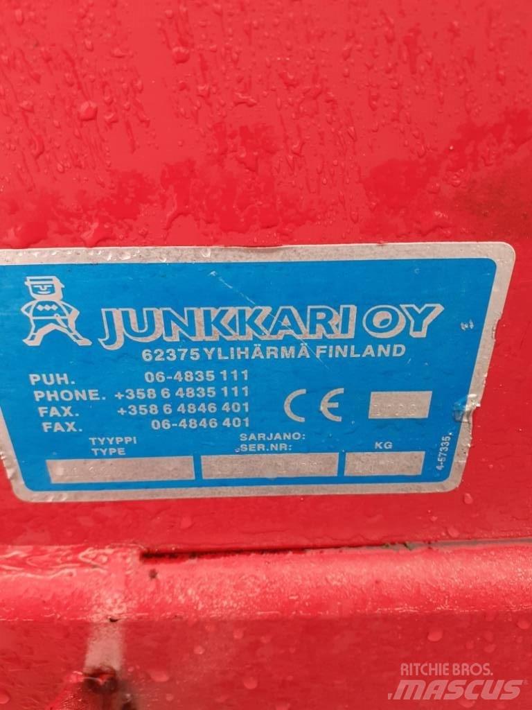 Junkkari NM 320 Pļaujmašīnas ar kondicionieri