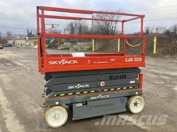 SkyJack SJ III 3226 Šķerveida pacēlāji