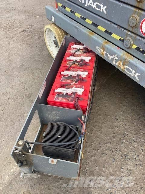 SkyJack SJ III 3226 Šķerveida pacēlāji