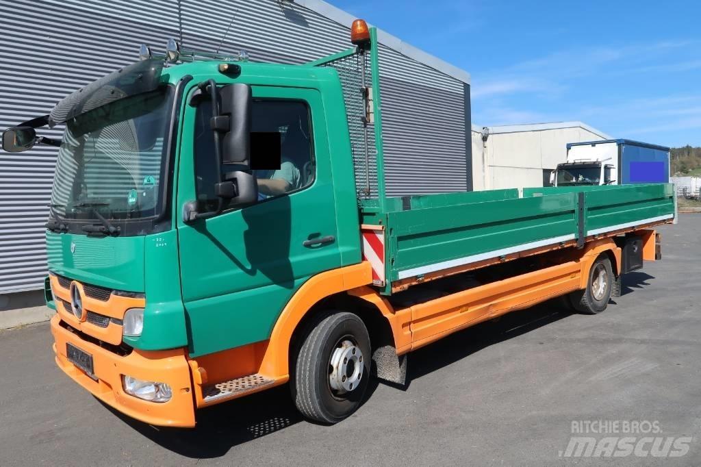Mercedes-Benz 822 L Vieglais kravas automobilis/izkraušana no sāniem