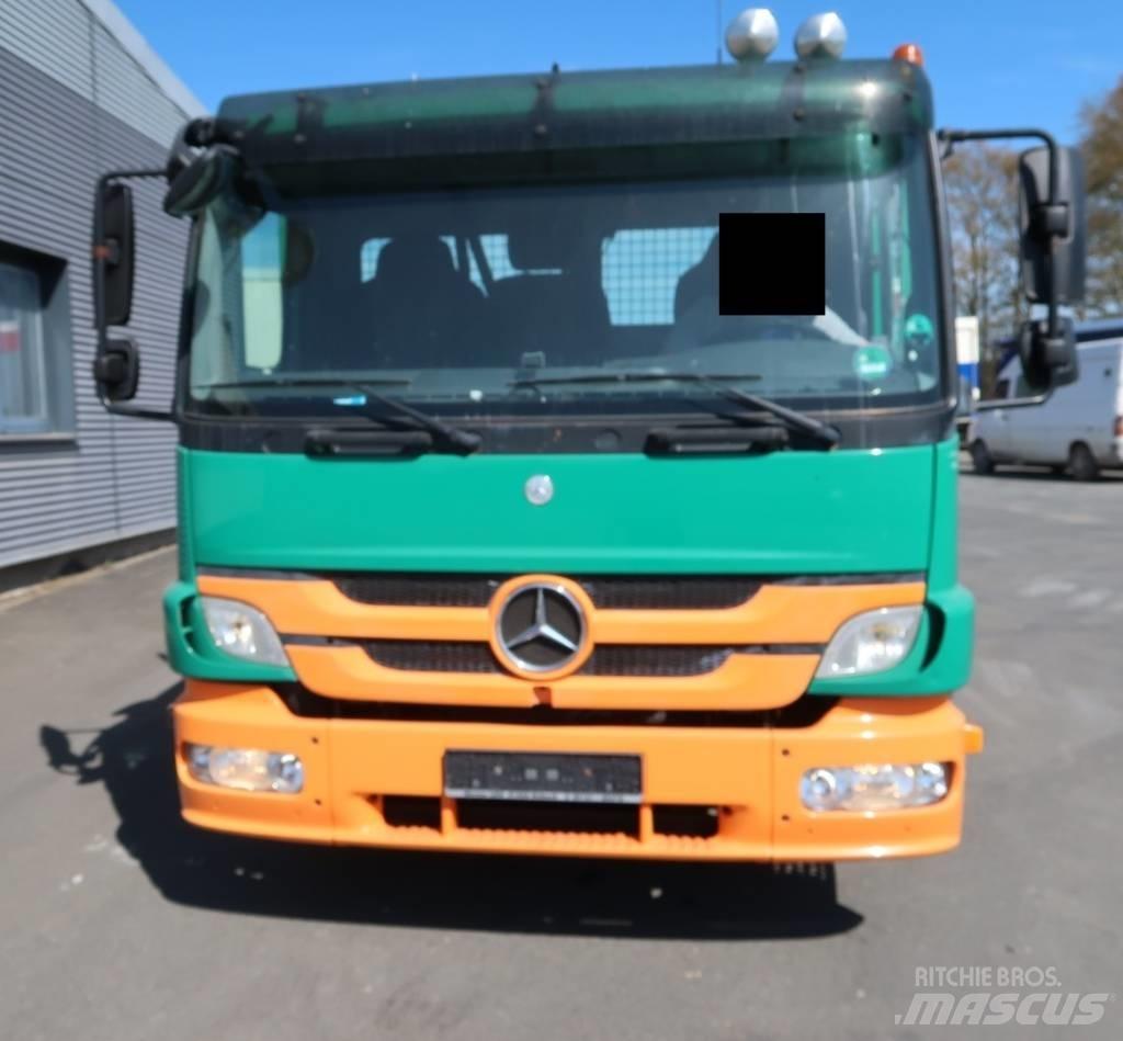 Mercedes-Benz 822 L Vieglais kravas automobilis/izkraušana no sāniem