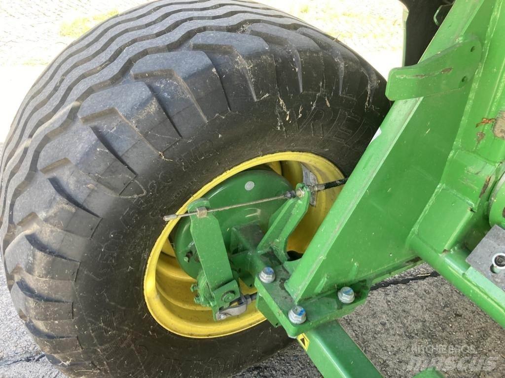John Deere V461M Rituļu preses