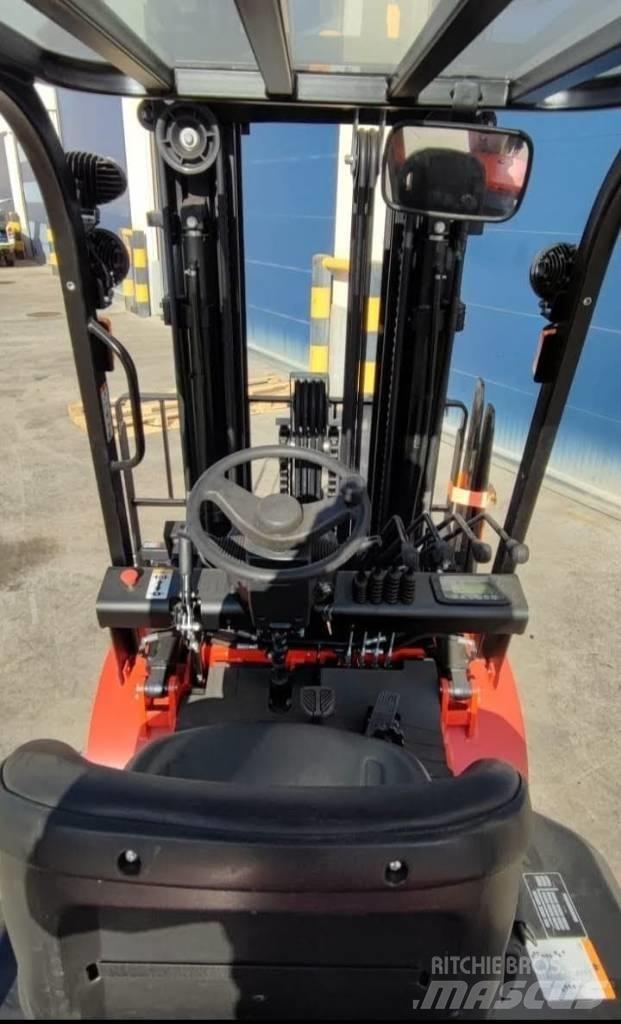 EP EQUIPMENT EFL302 Elektriskie iekrāvēji