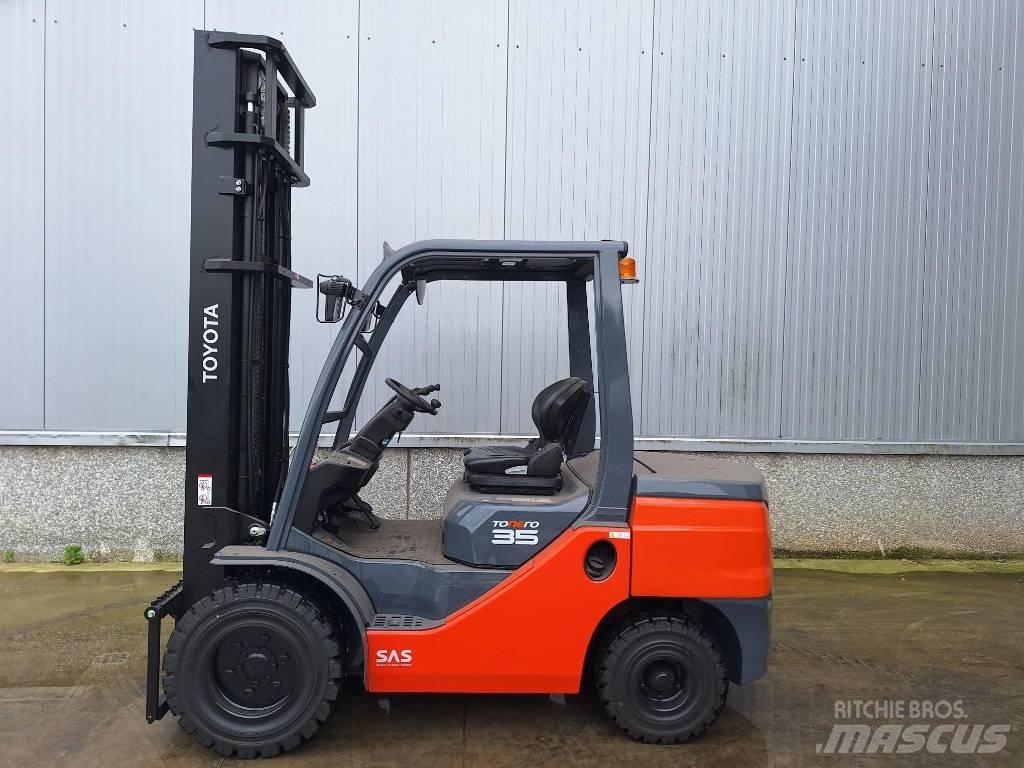 Toyota 52-2 FD JF 35 Tehnika ar dīzeļa dzinēju
