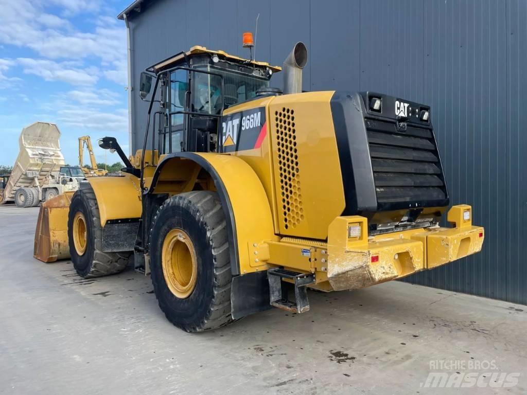 CAT 966M Iekrāvēji uz riteņiem