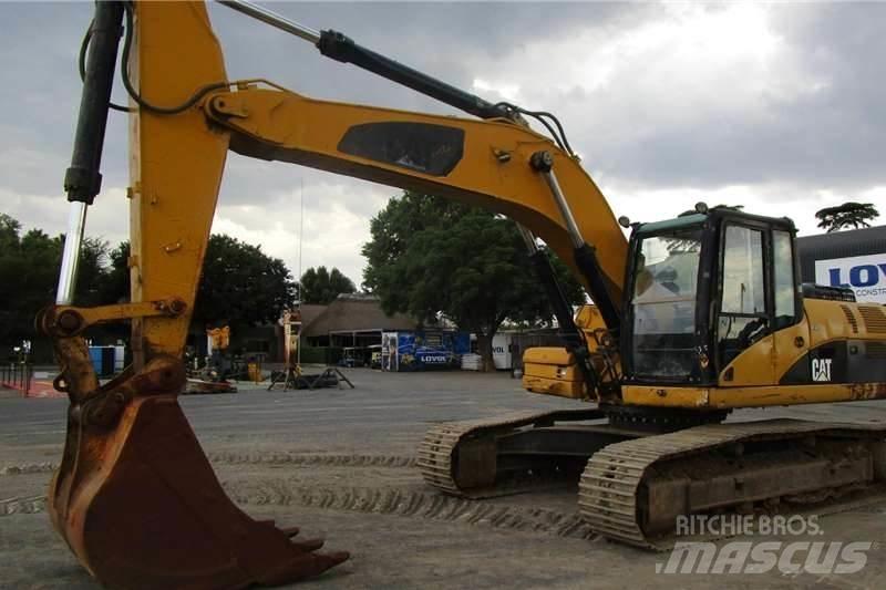 CAT 324D Mini ekskavatori < 7 t