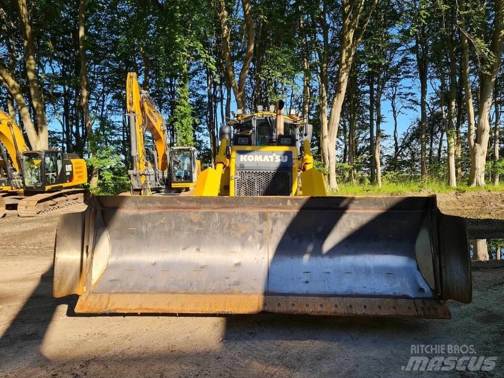 Komatsu D65PX-17 Kāpurķēžu buldozeri