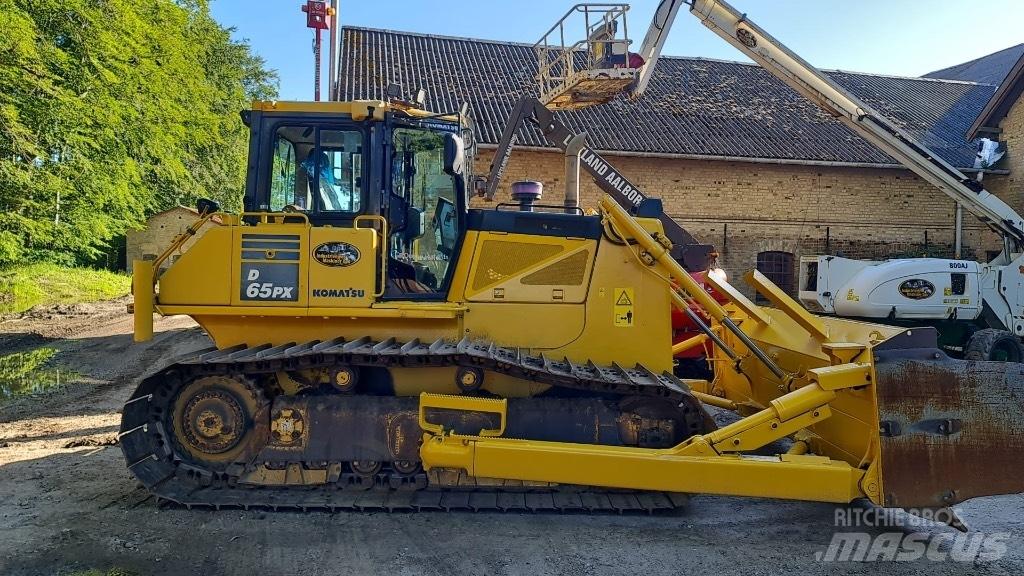 Komatsu D65PX-17 Kāpurķēžu buldozeri
