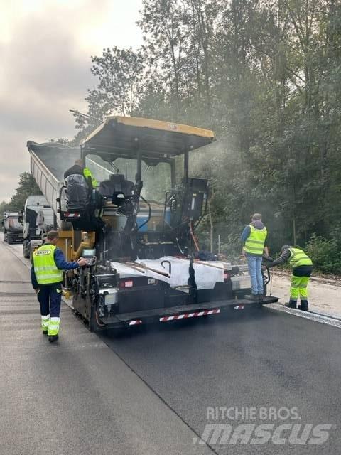 CAT AP 555 Asfalta klājēji