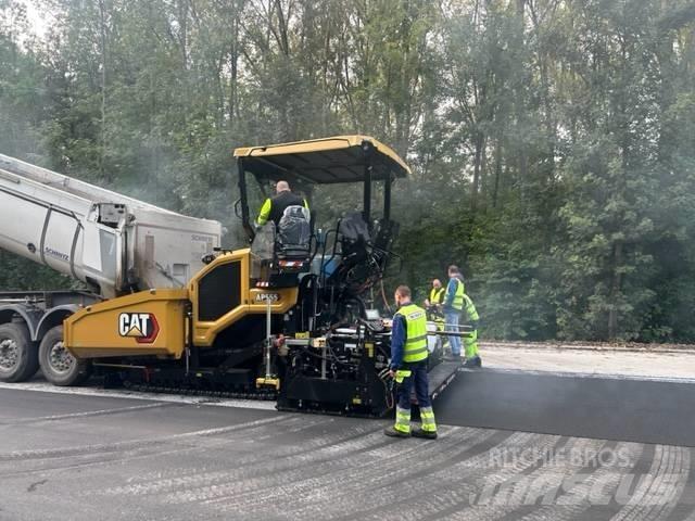 CAT AP 555 Asfalta klājēji
