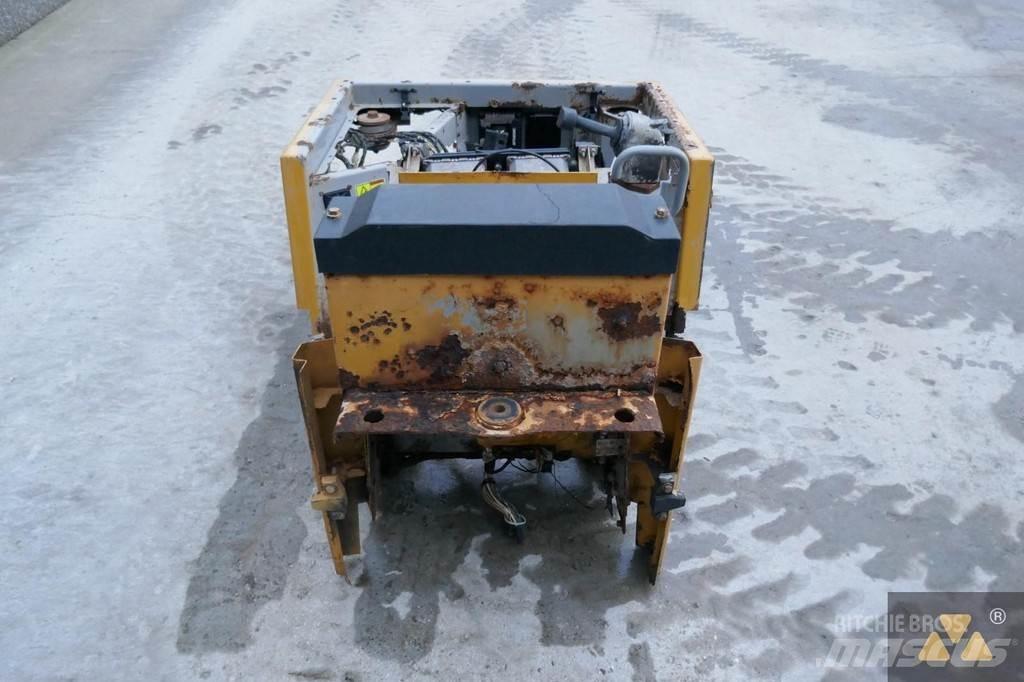 CAT 220-2800 Kabīnes un interjers