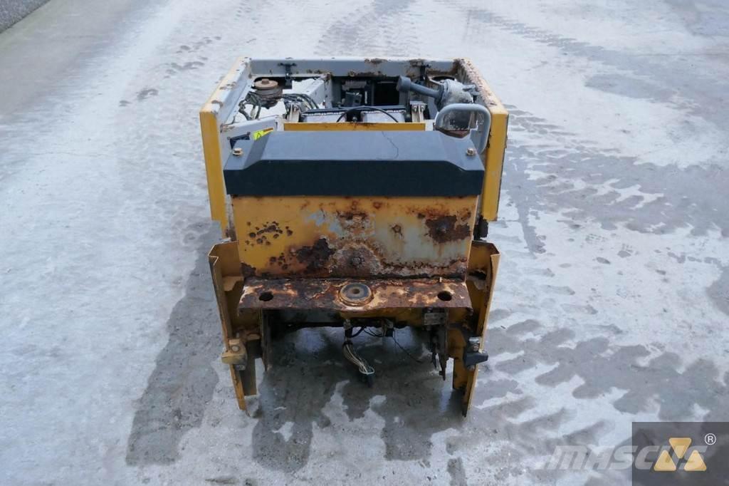 CAT 220-2800 Kabīnes un interjers