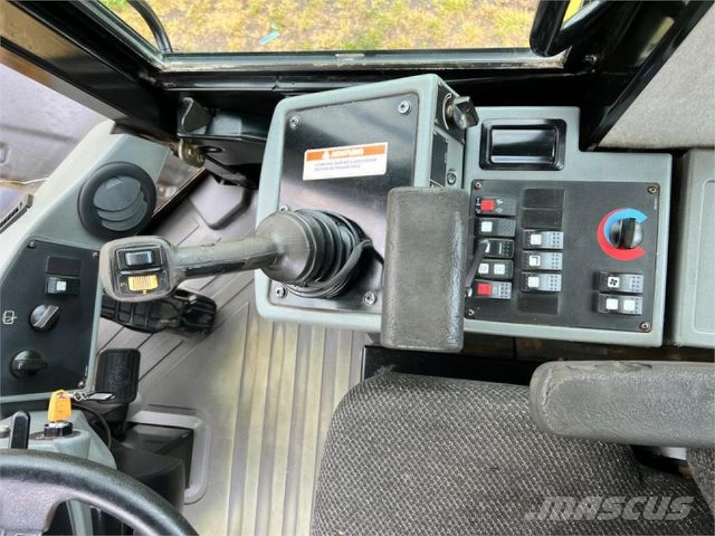 CAT 930H Iekrāvēji uz riteņiem