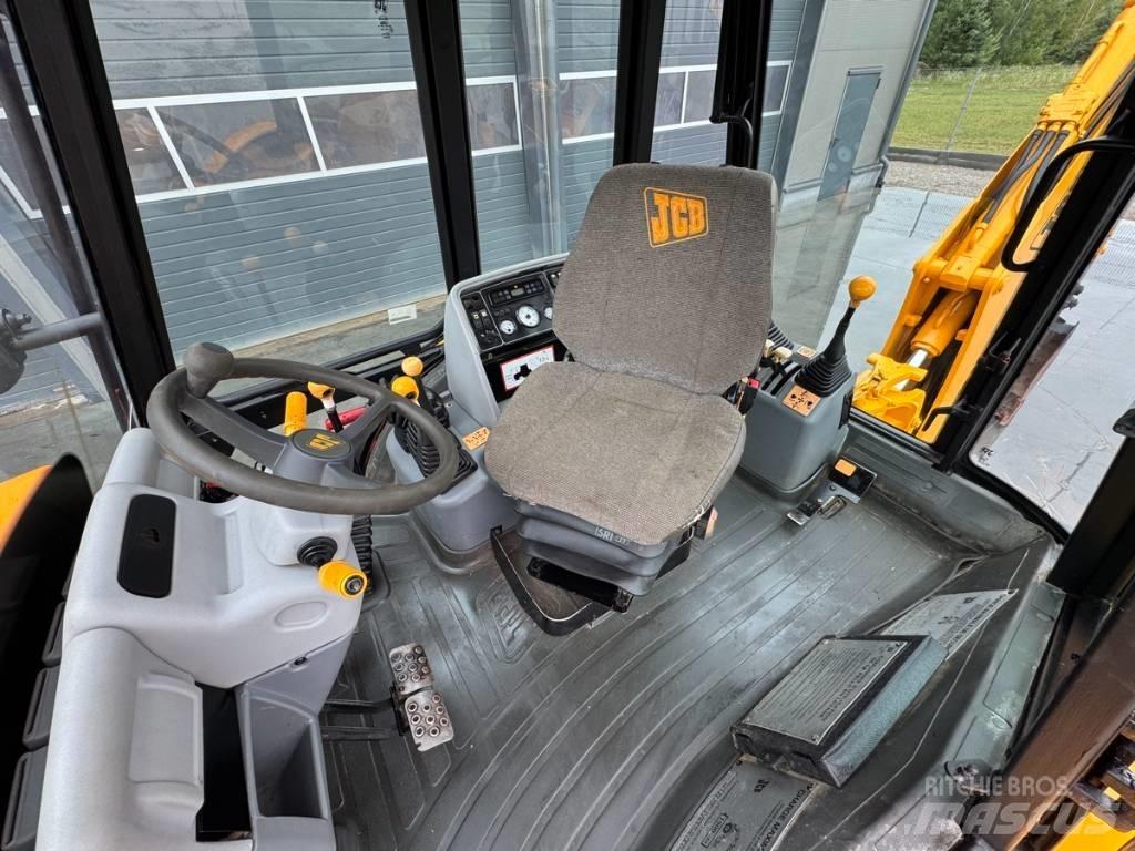 JCB 3 CX Ekskavatori-iekrāvēji