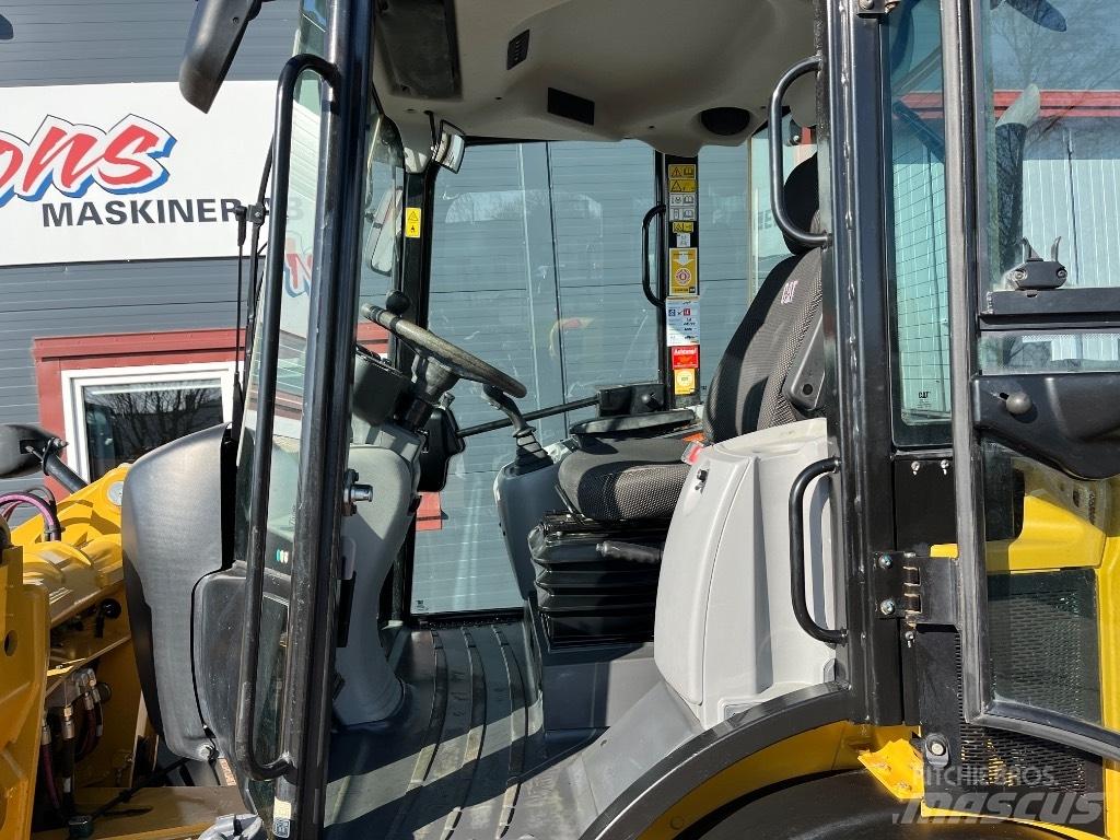 CAT 908M-22 1670Tim Iekrāvēji uz riteņiem