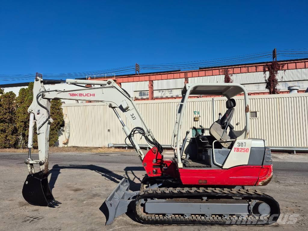 Takeuchi TB 250 Kāpurķēžu ekskavatori