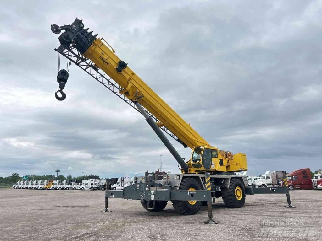 Grove RT 9130 E-2 Celtņi nelīdzenām virsmām