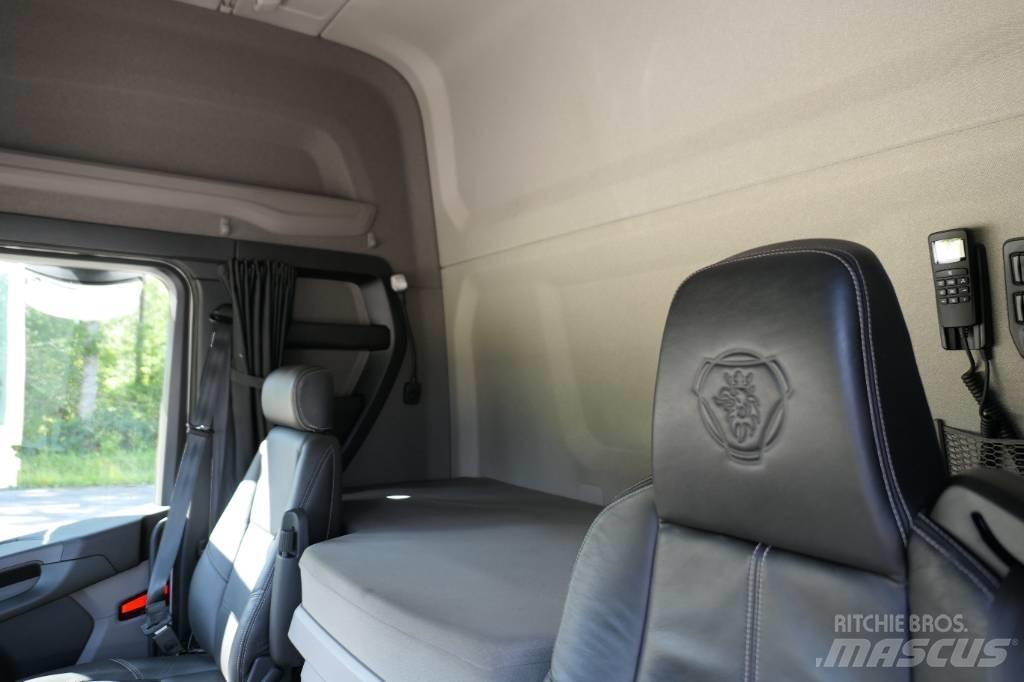 Scania G500B6x2NB Treileri ar āķi