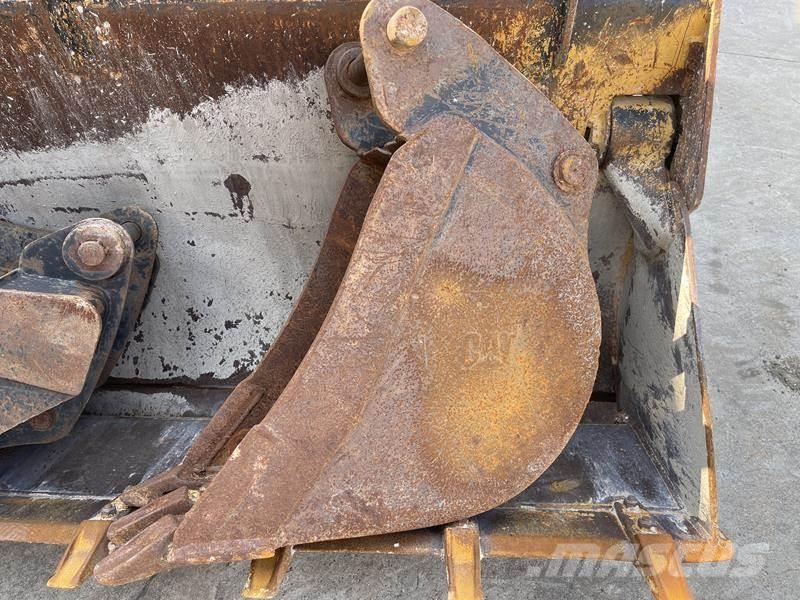 CAT 428 F Ekskavatori-iekrāvēji