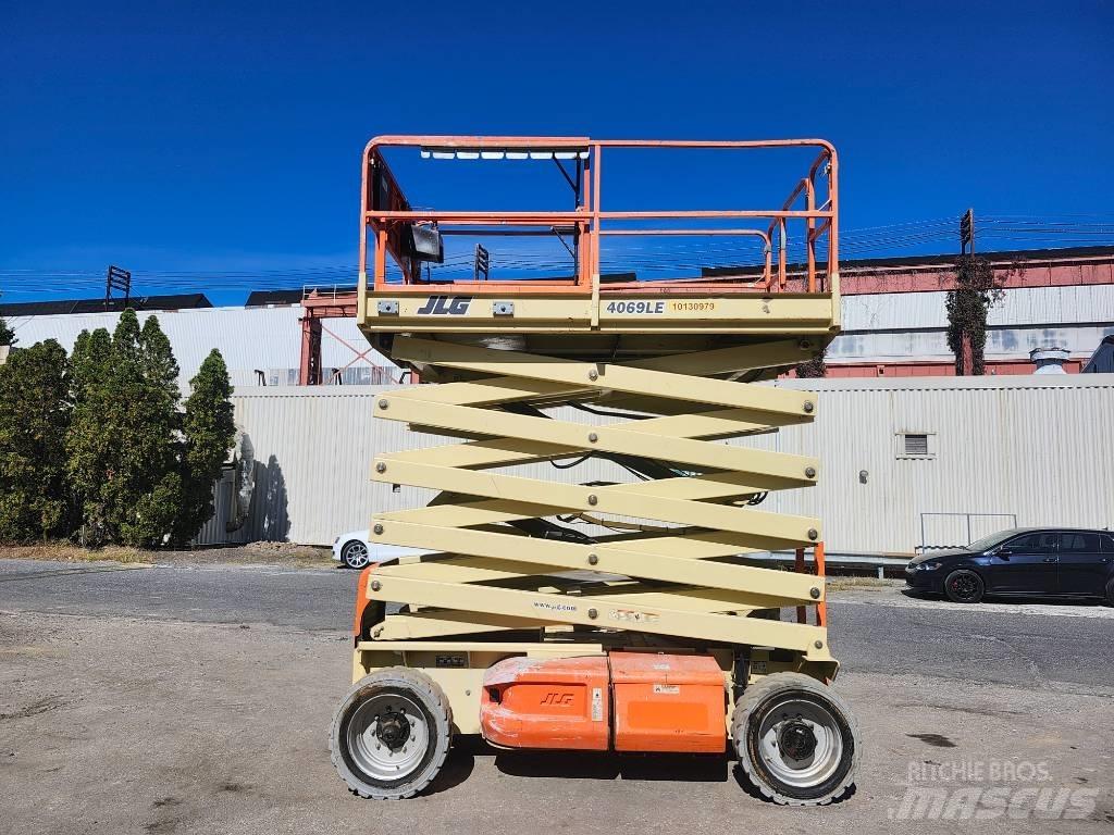 JLG 4069 LE Šķerveida pacēlāji