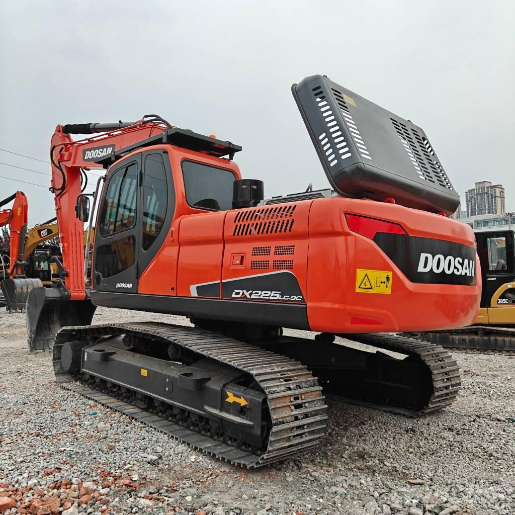 Doosan DX 225 LCA Kāpurķēžu ekskavatori